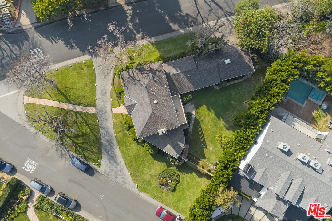 3920 Longridge Ave