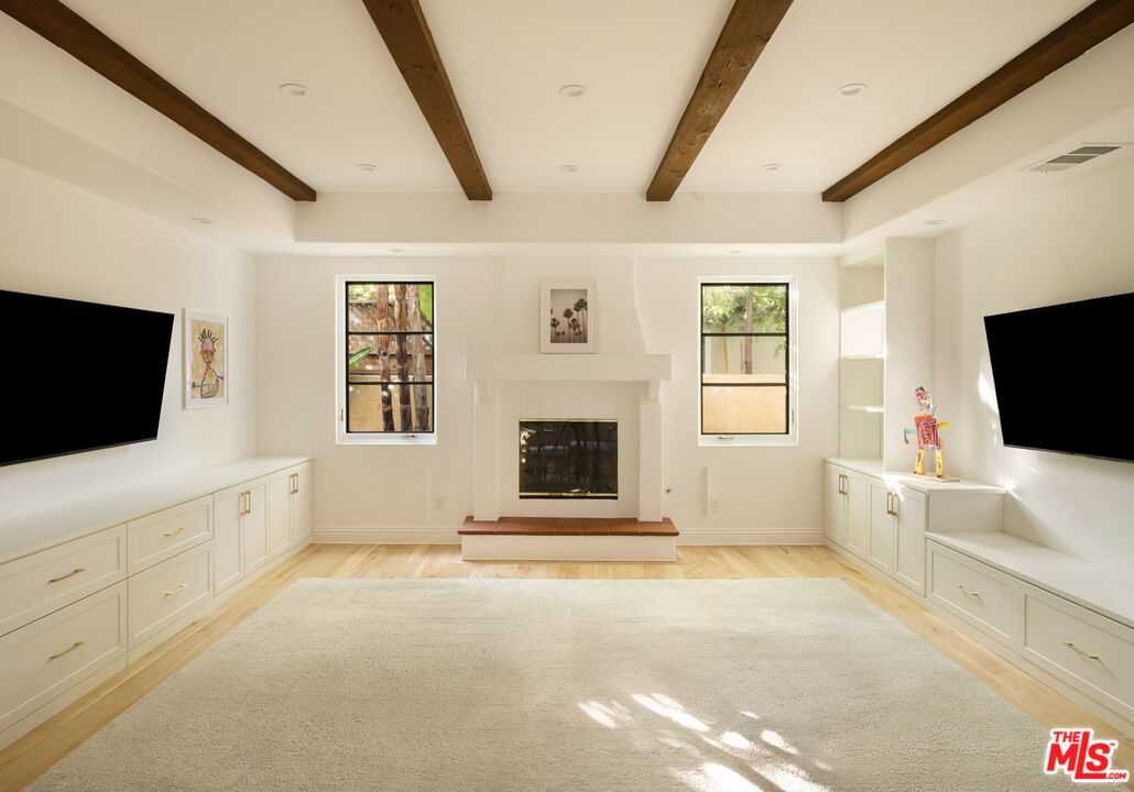 859 S Gretna Green Way