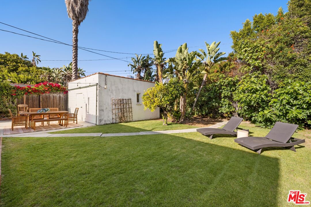2032 Holmby Ave