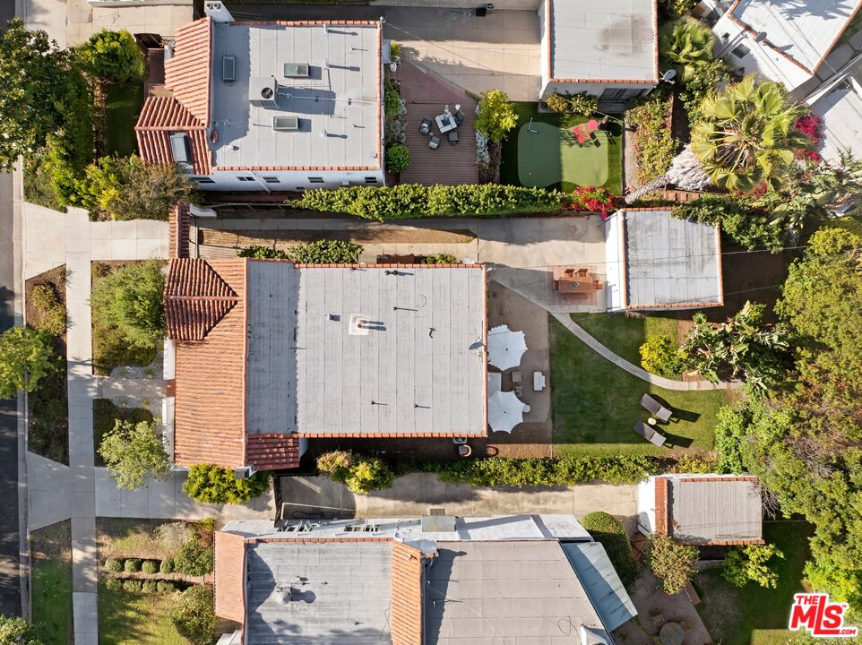 2032 Holmby Ave