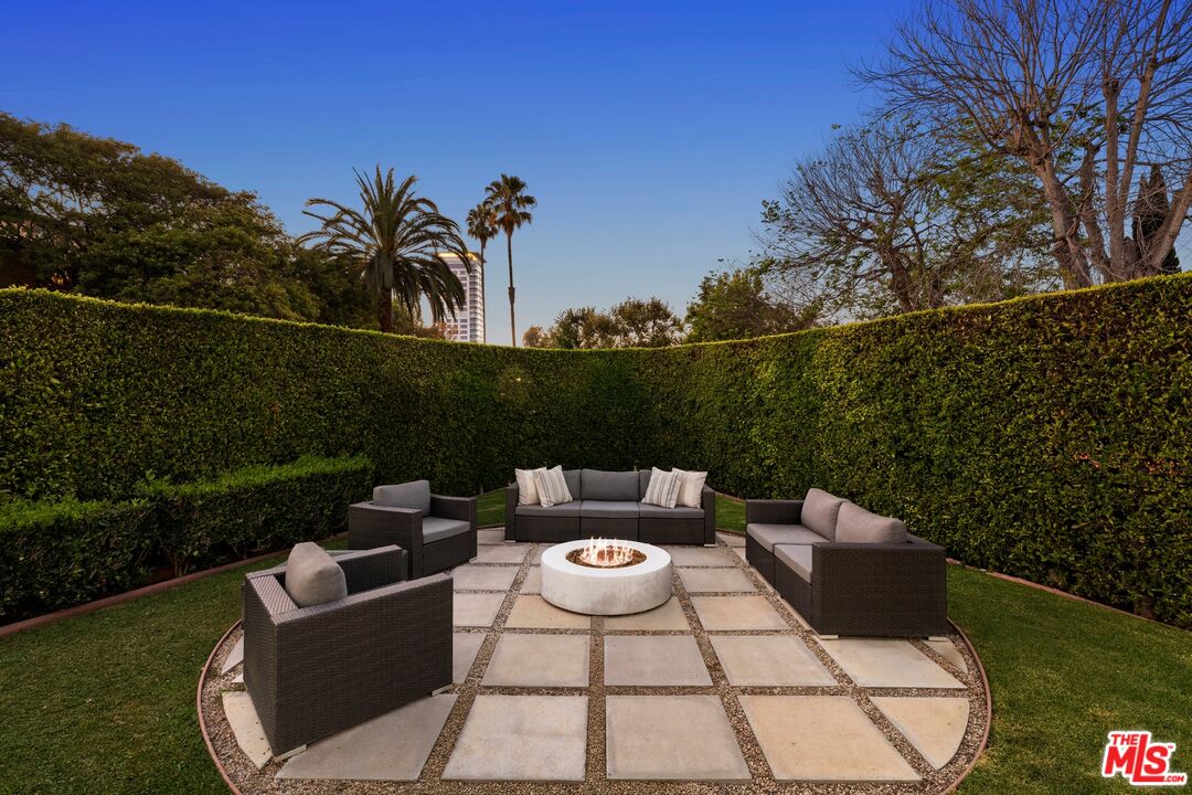 1409 Club View Dr