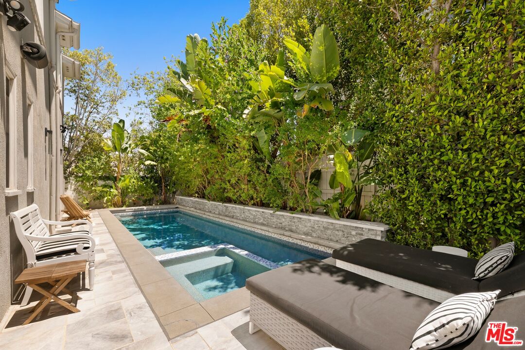 1409 Club View Dr