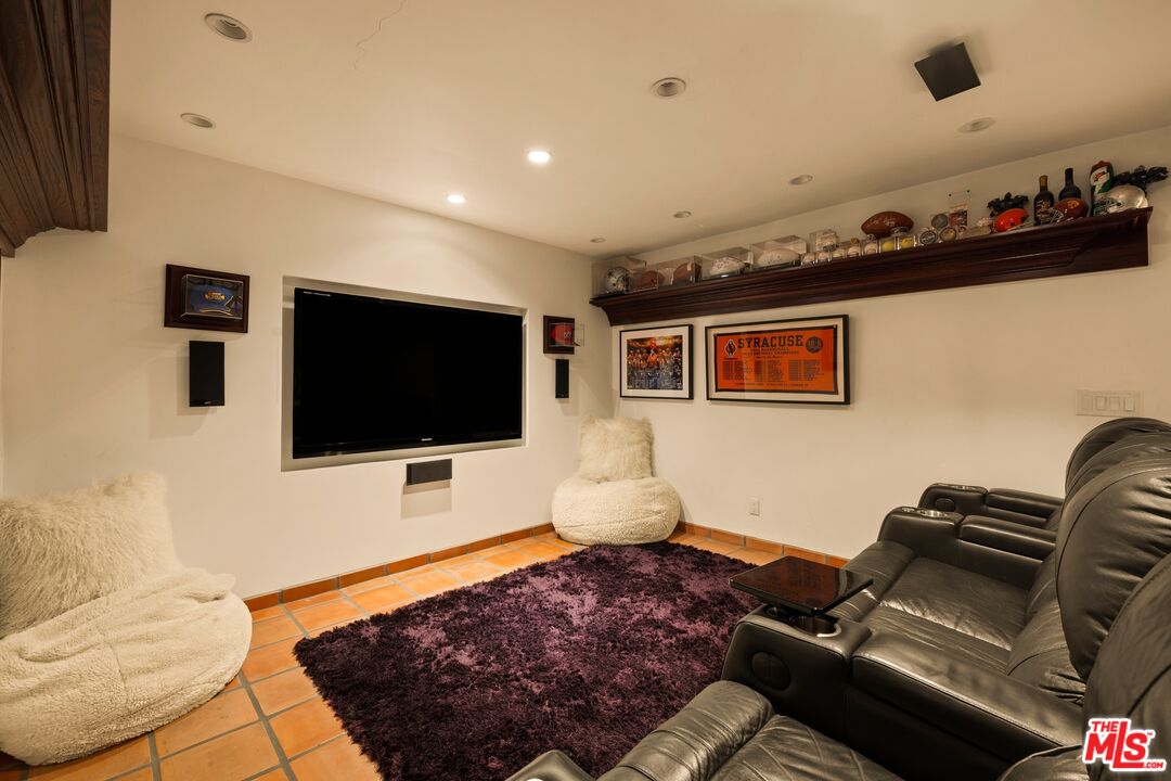 1409 Club View Dr