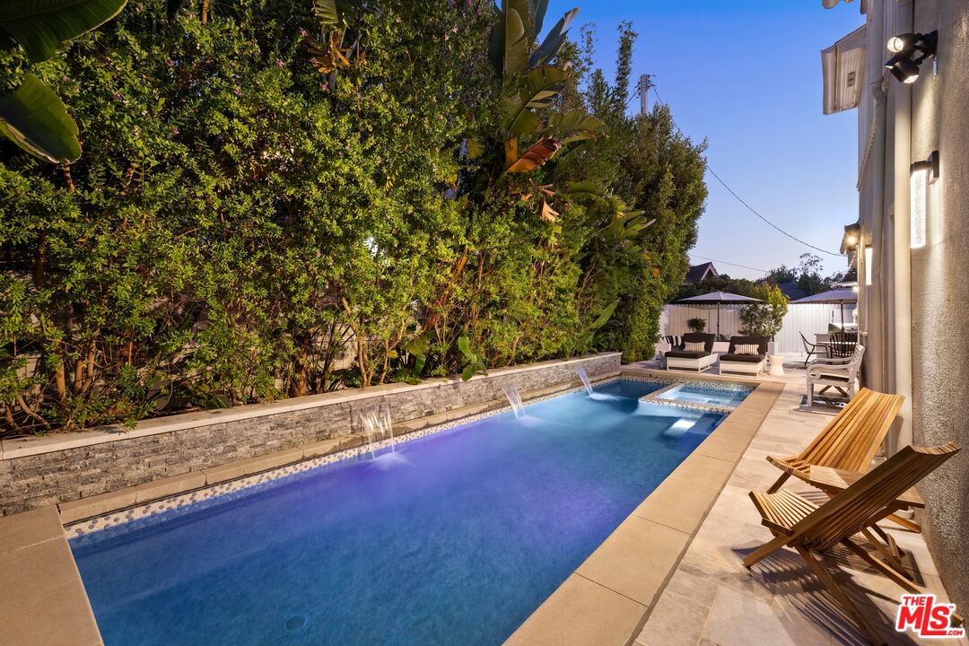 1409 Club View Dr