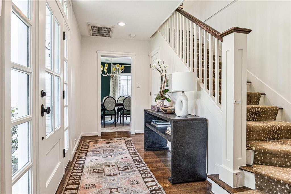2111 Looscan Lane