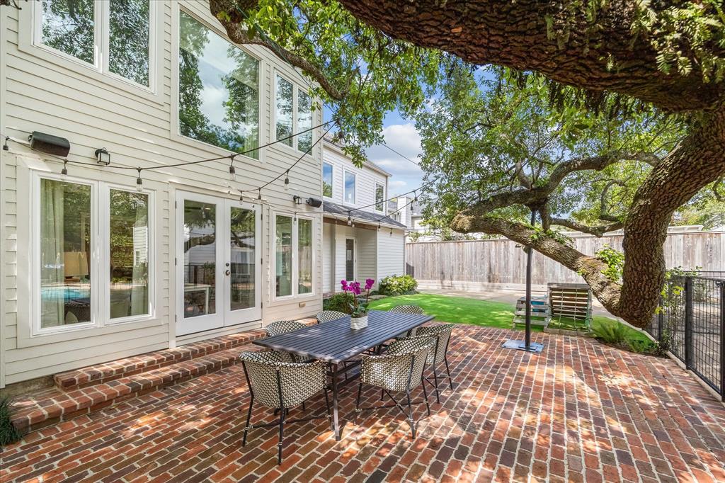 2111 Looscan Lane