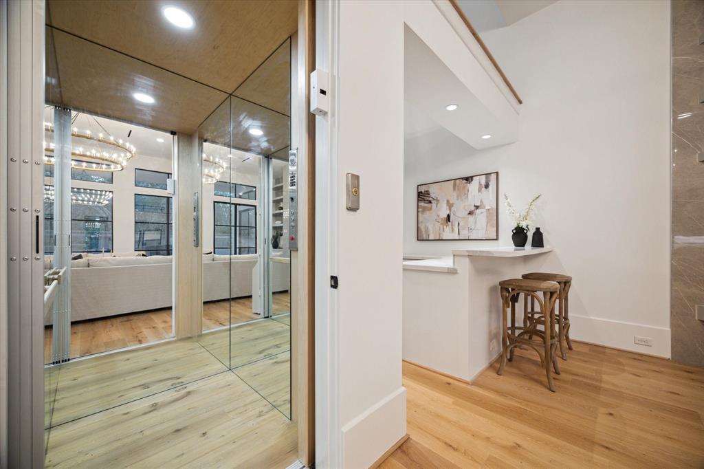 2304 Robinhood Street