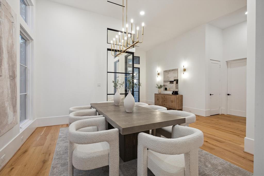 2304 Robinhood Street