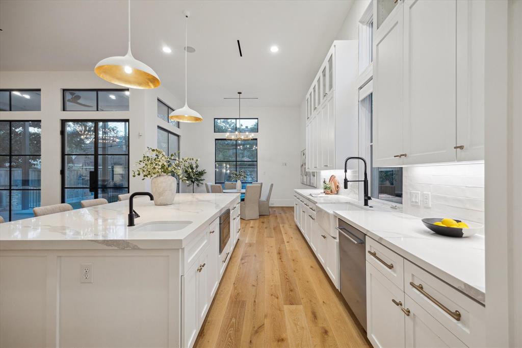 2304 Robinhood Street