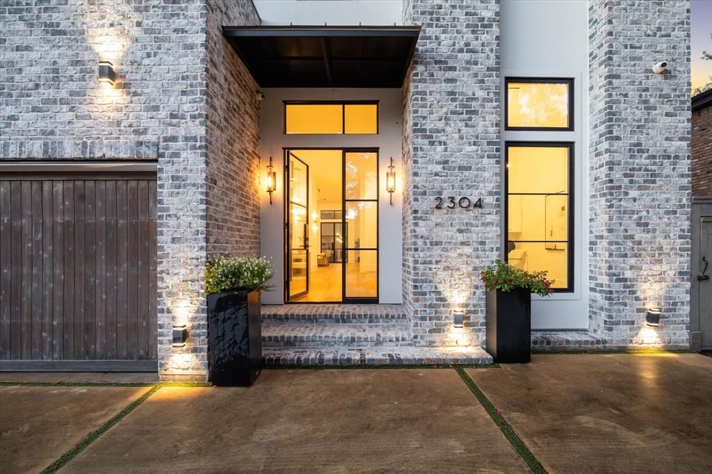 2304 Robinhood Street