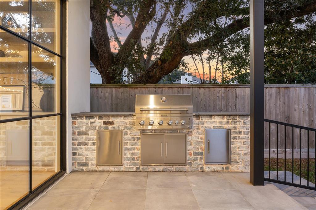 2304 Robinhood Street