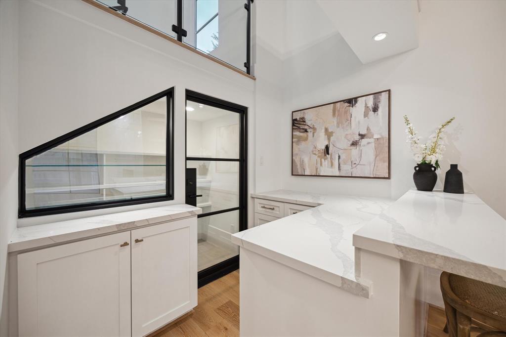 2304 Robinhood Street