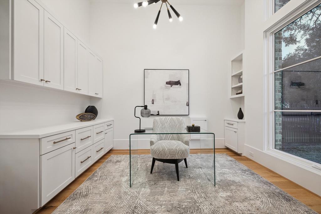 2304 Robinhood Street