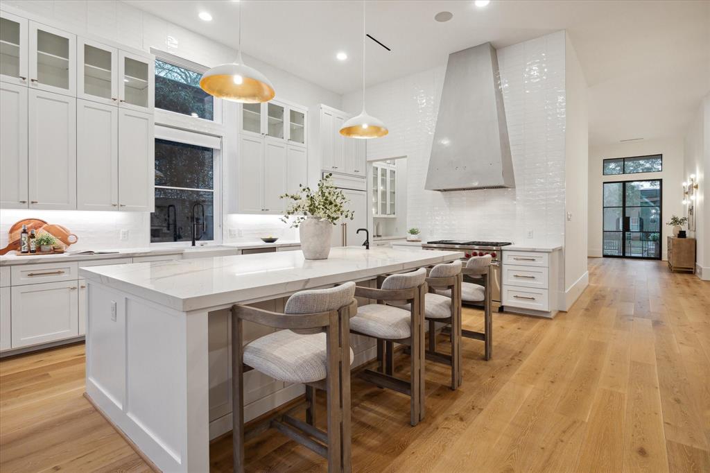 2304 Robinhood Street