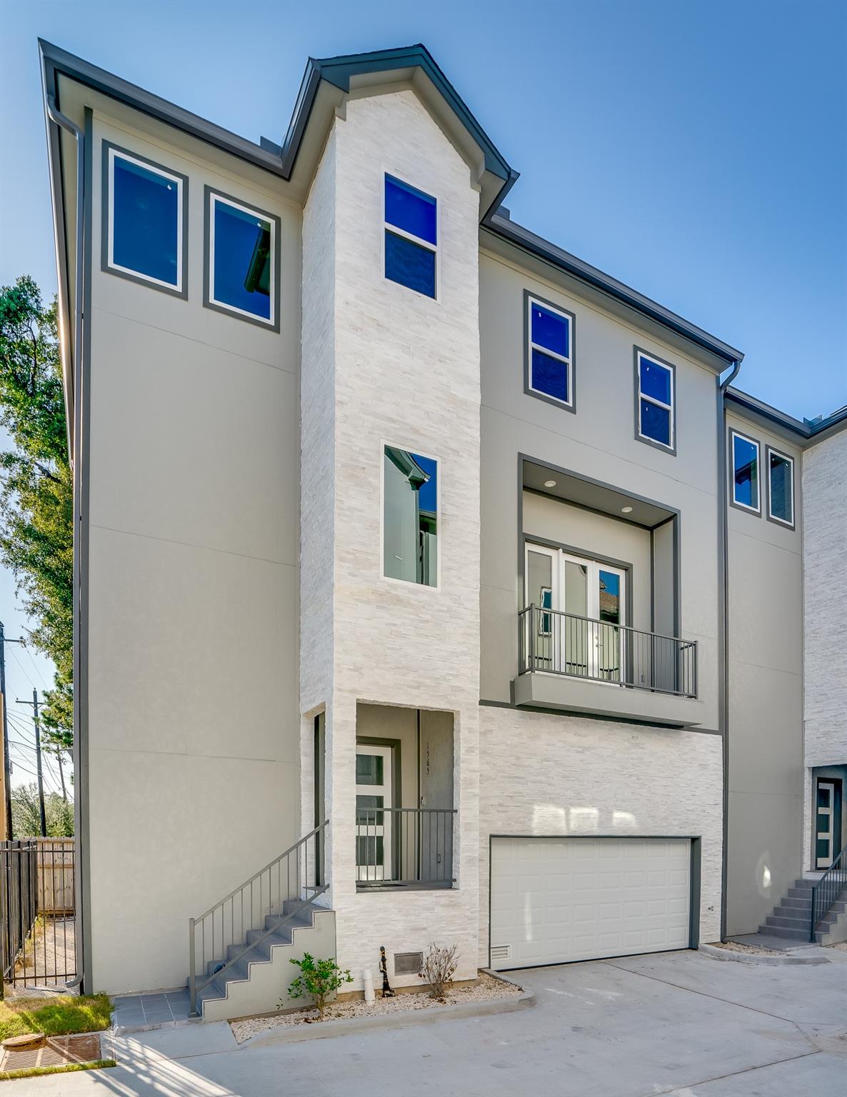 1545 W 22nd Street