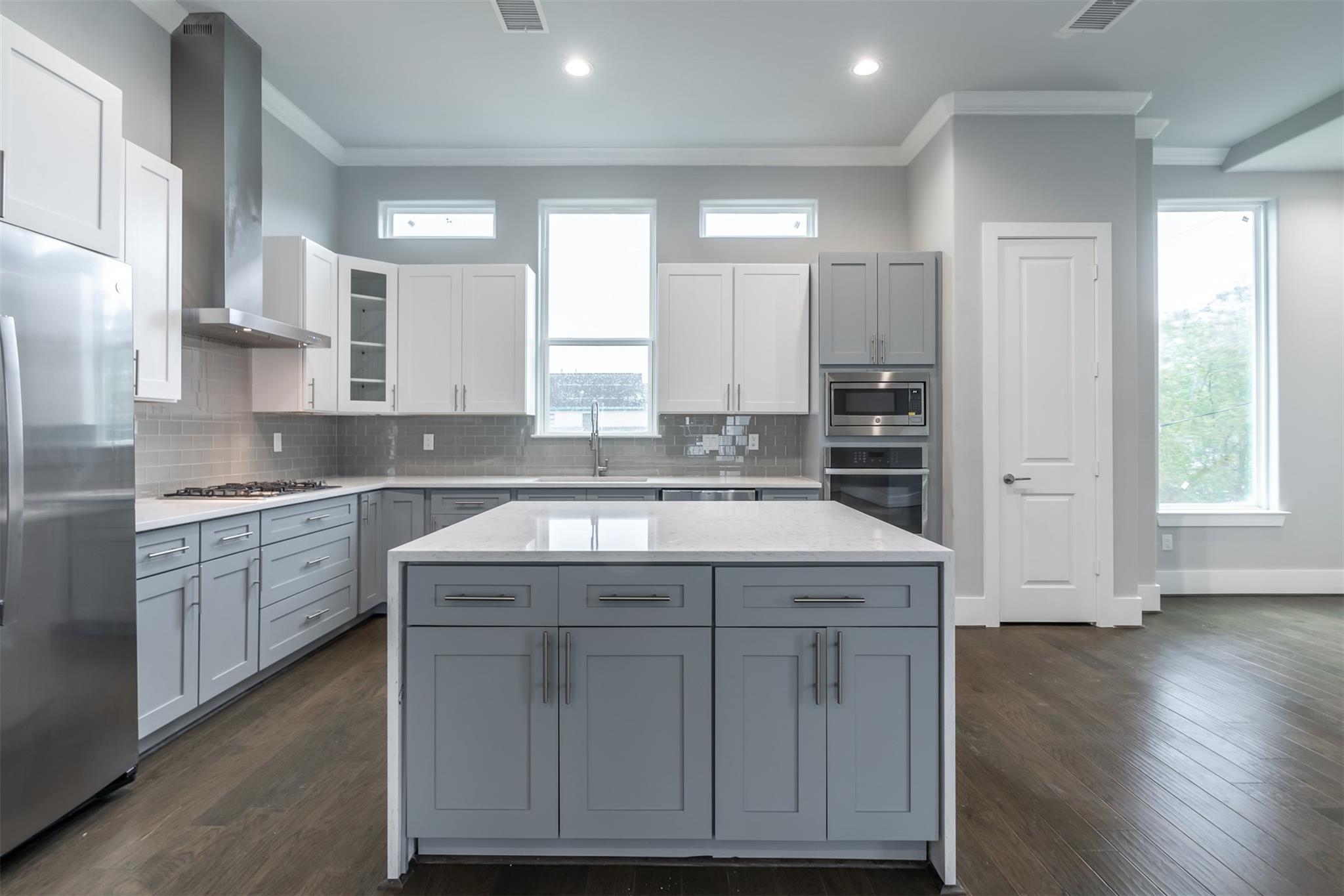 1545 W 22nd Street