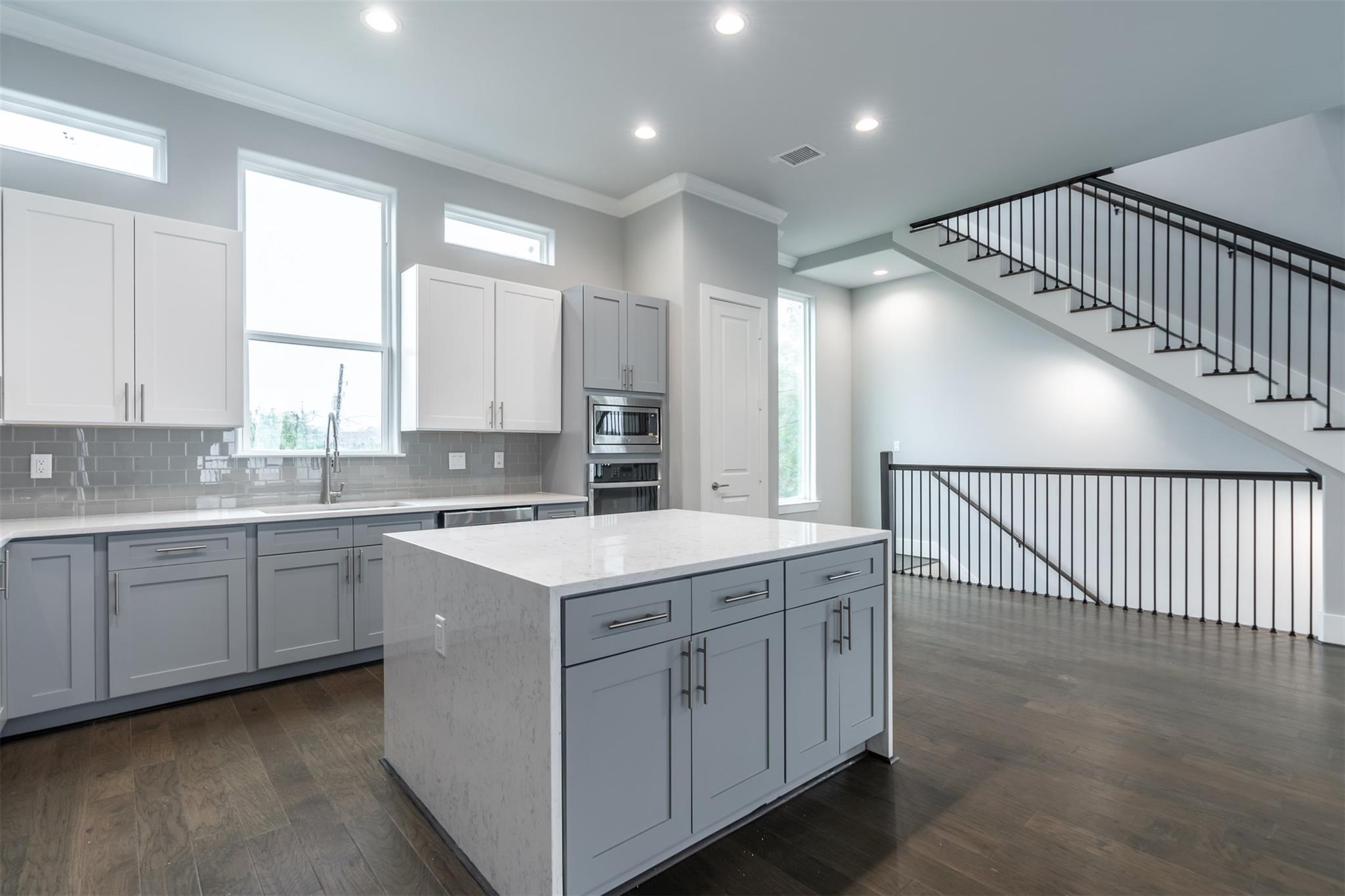 1545 W 22nd Street