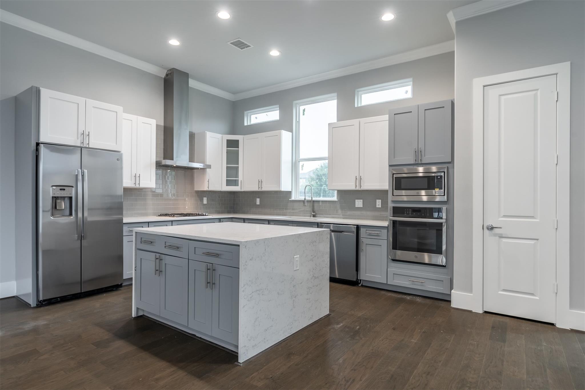 1545 W 22nd Street
