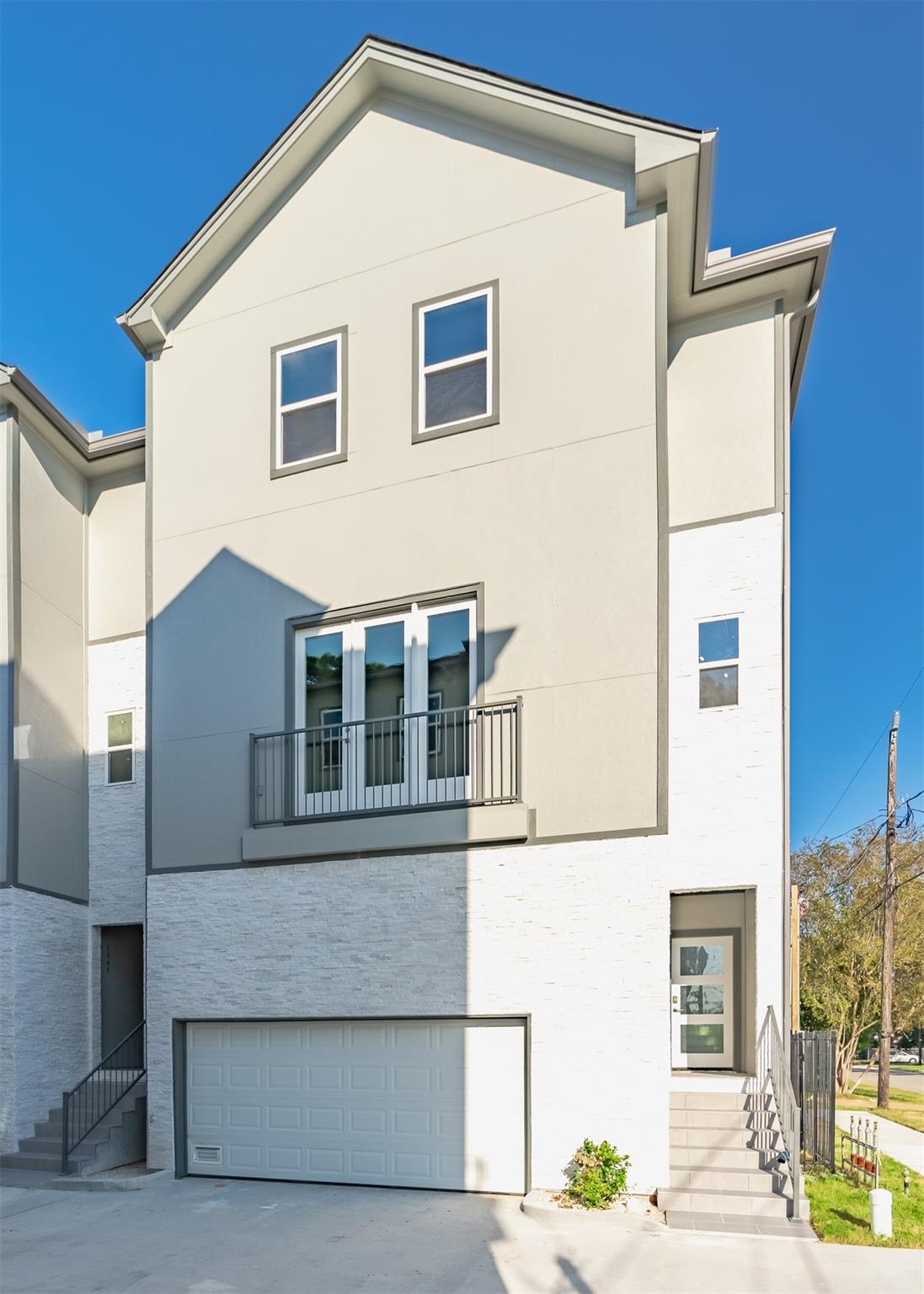 1545 W 22nd Street