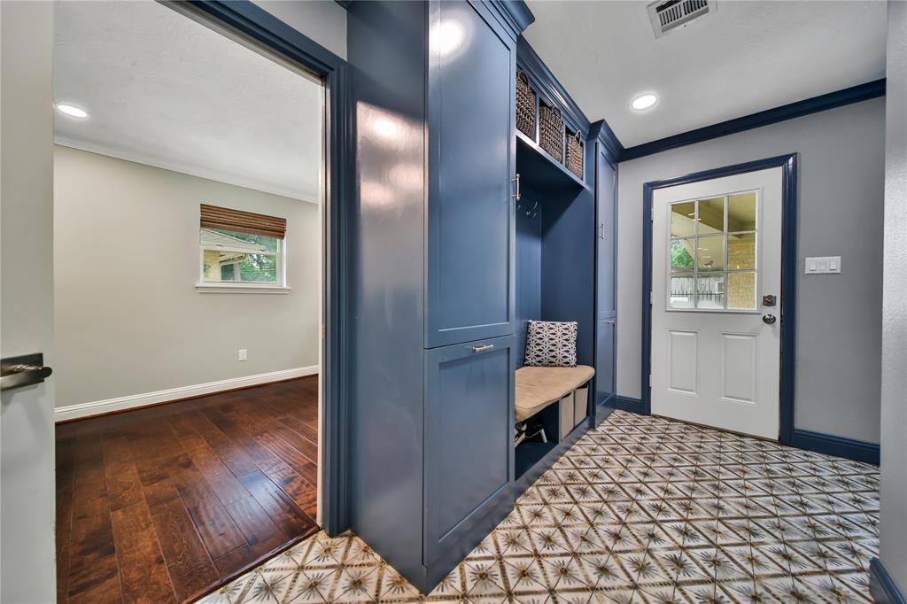 1039 Martin Street