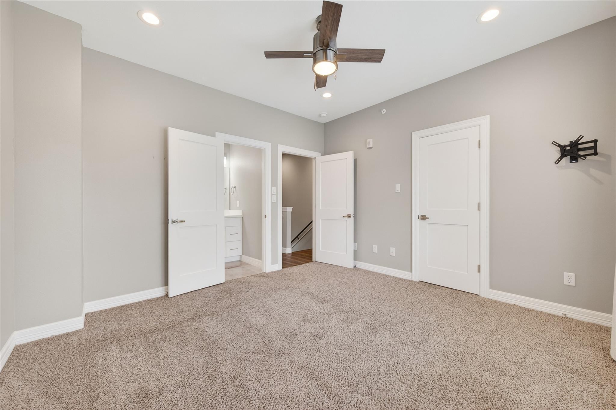 5262 Ella Boulevard # 104