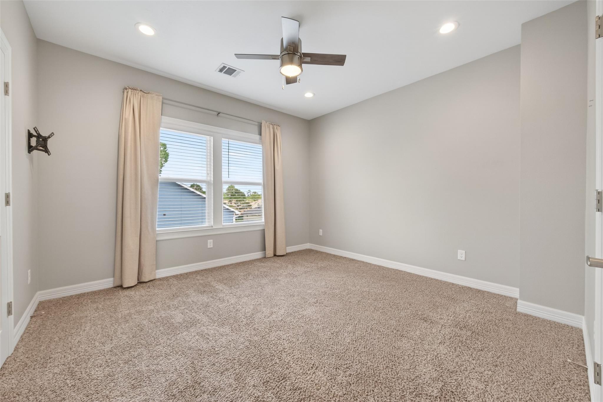 5262 Ella Boulevard # 104