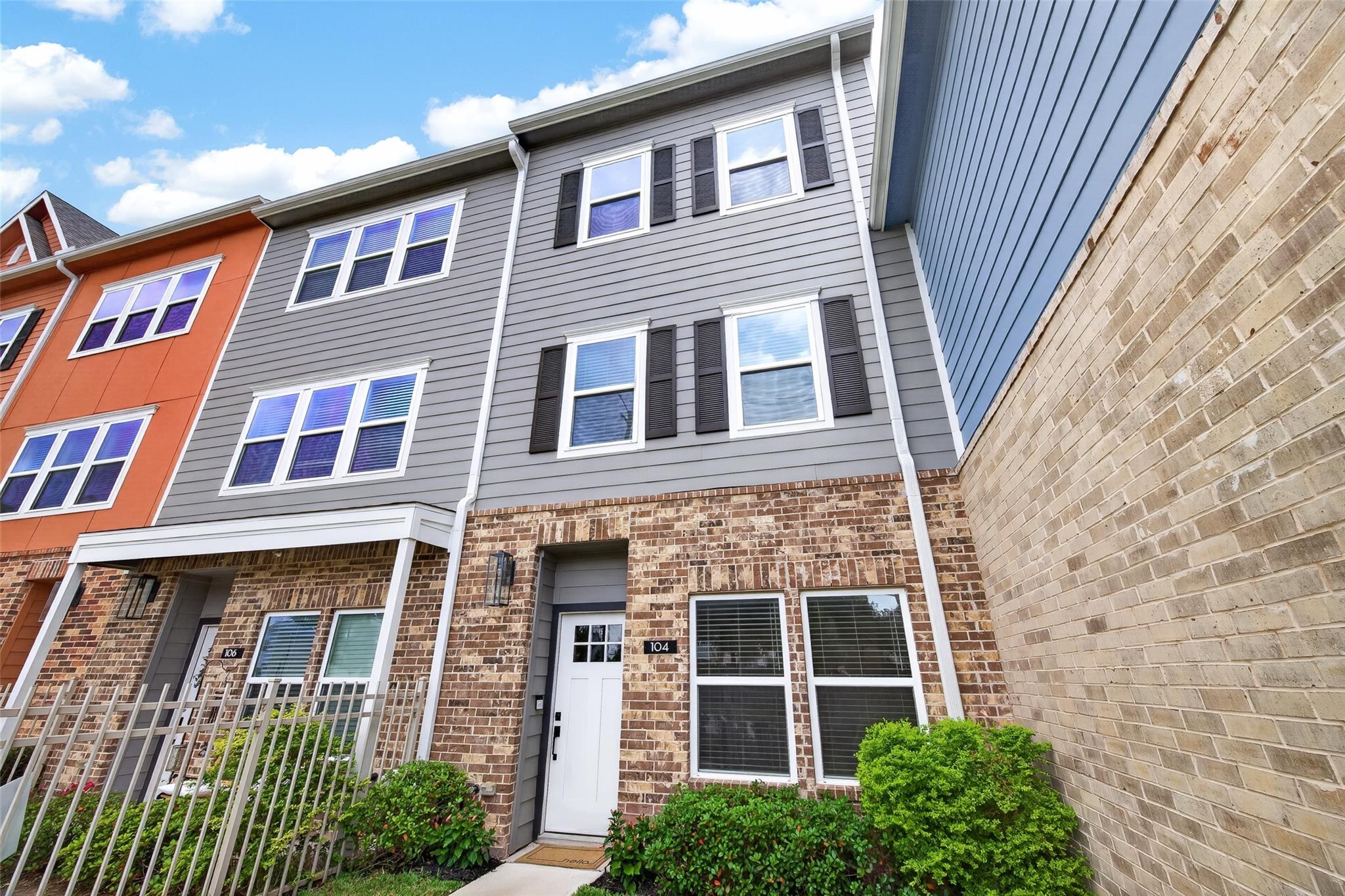 5262 Ella Boulevard # 104