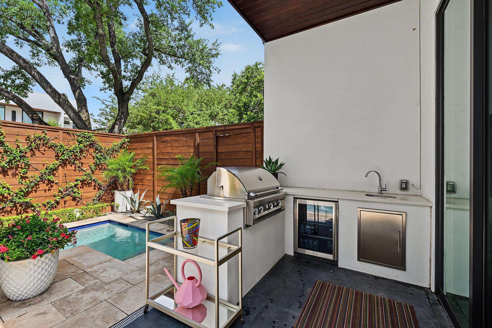 4028 Essex Lane