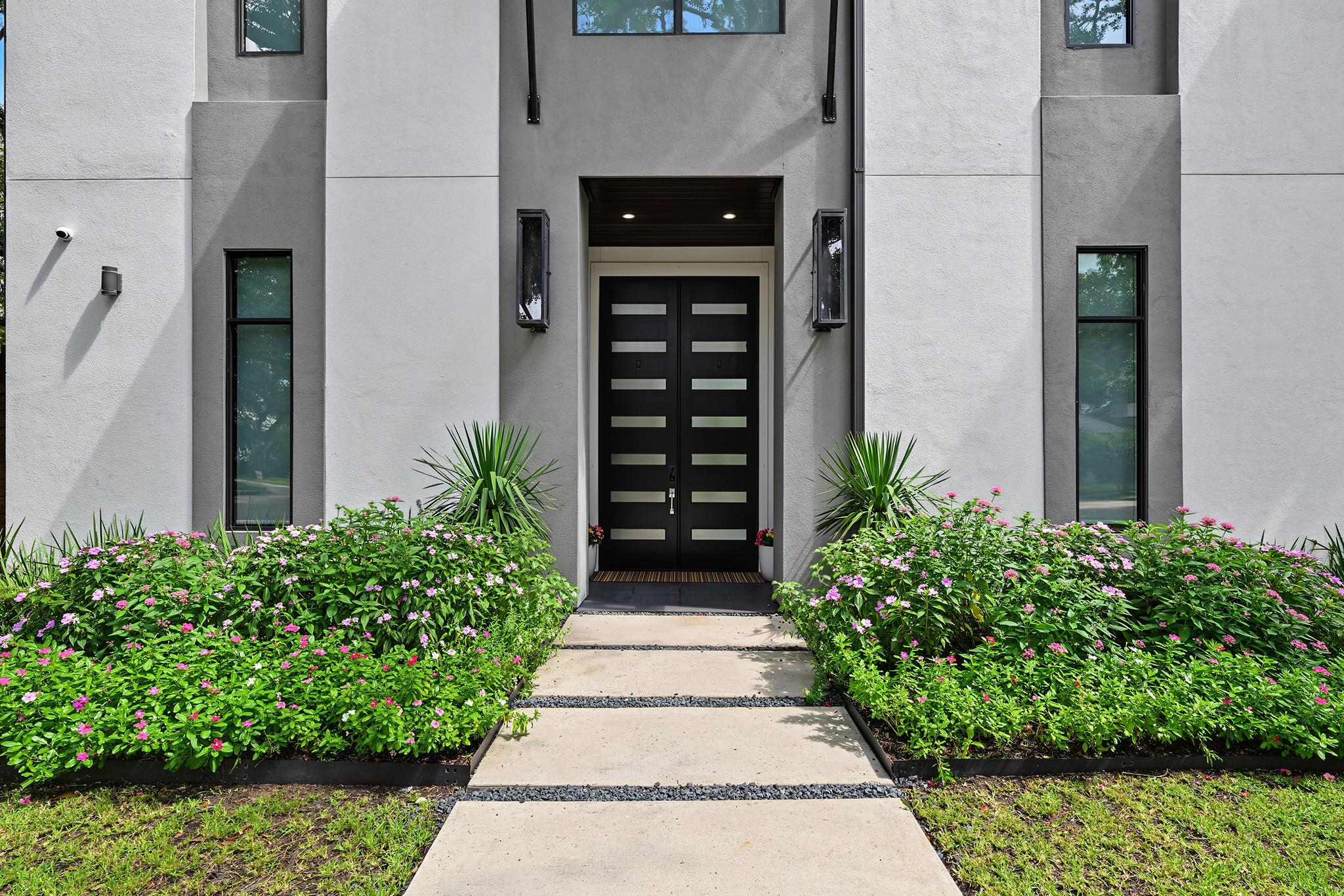 4028 Essex Lane