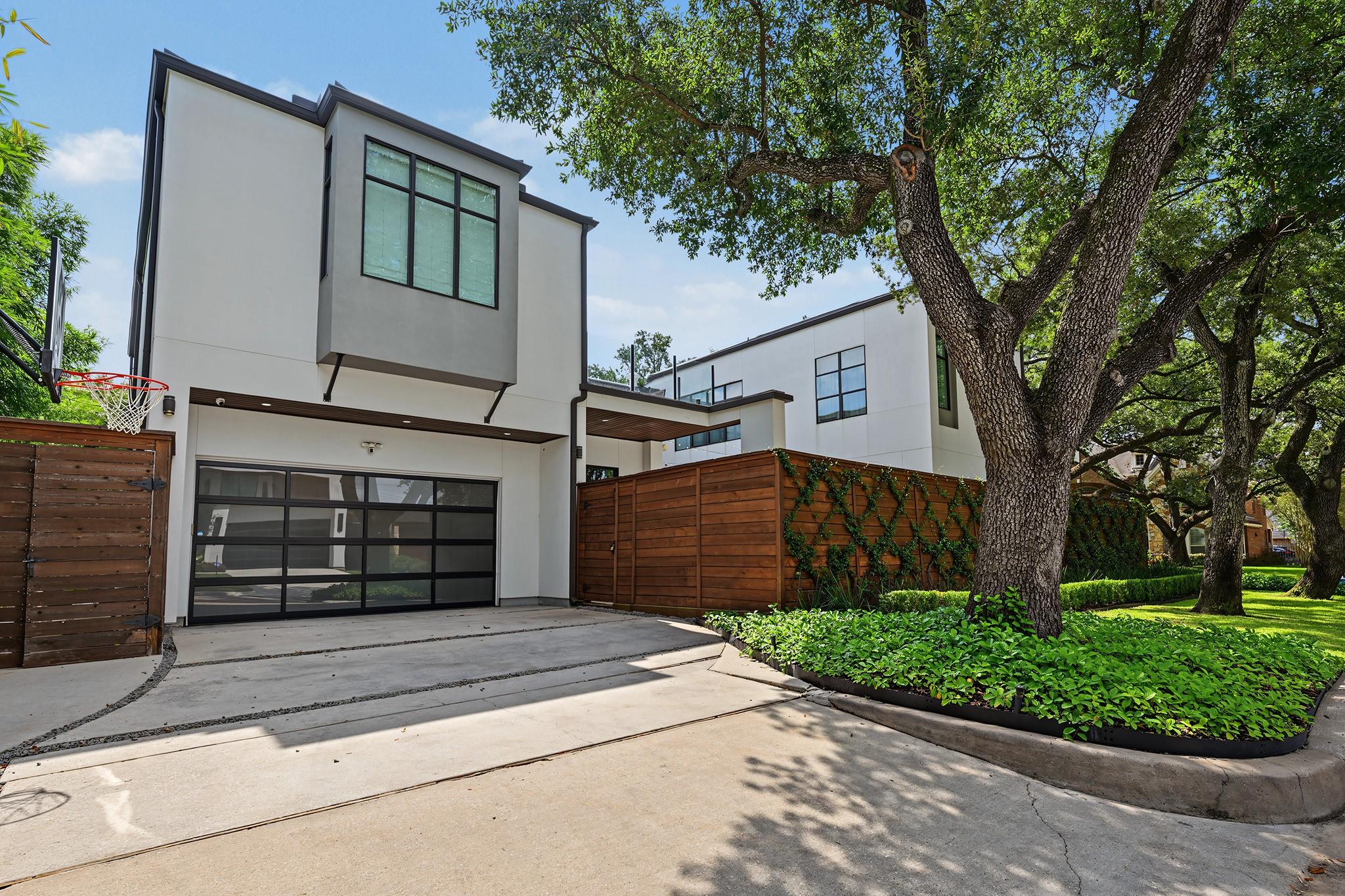 4028 Essex Lane