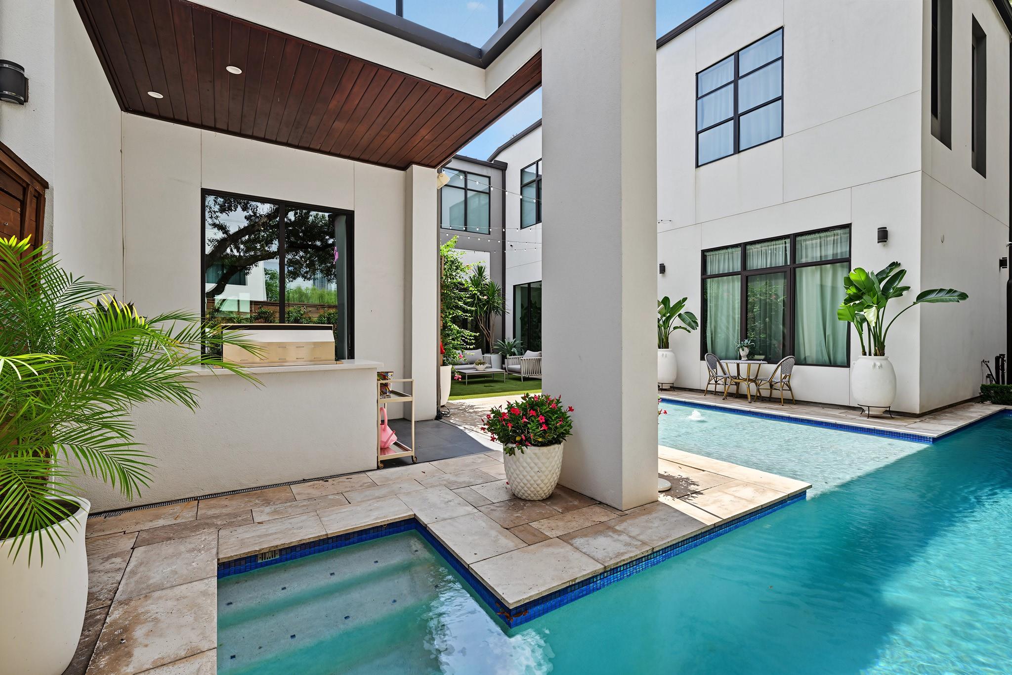 4028 Essex Lane