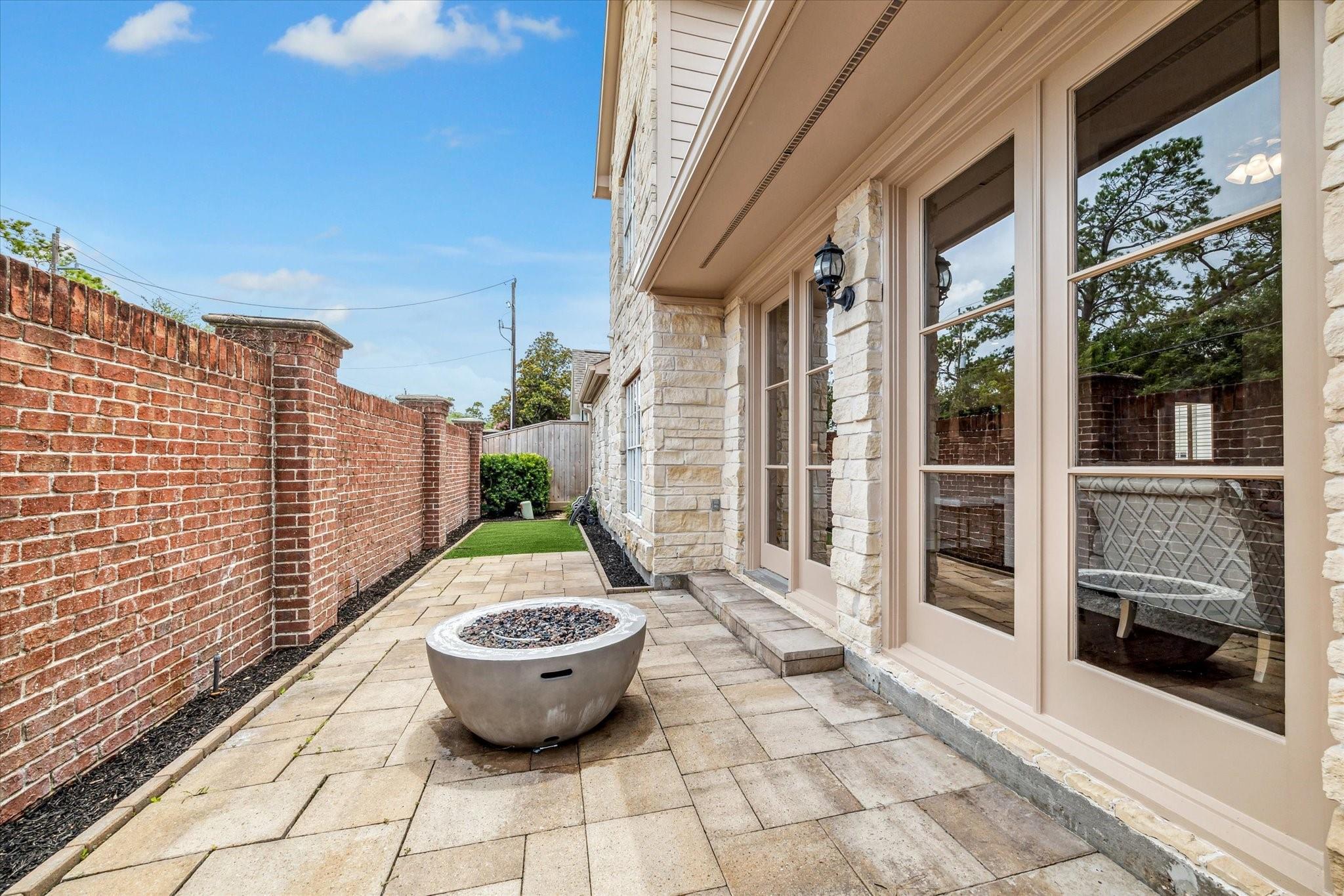 1430 E Hilshire Park Drive