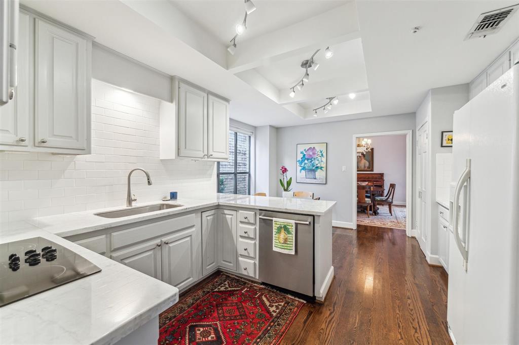 2715 Essex Terrace