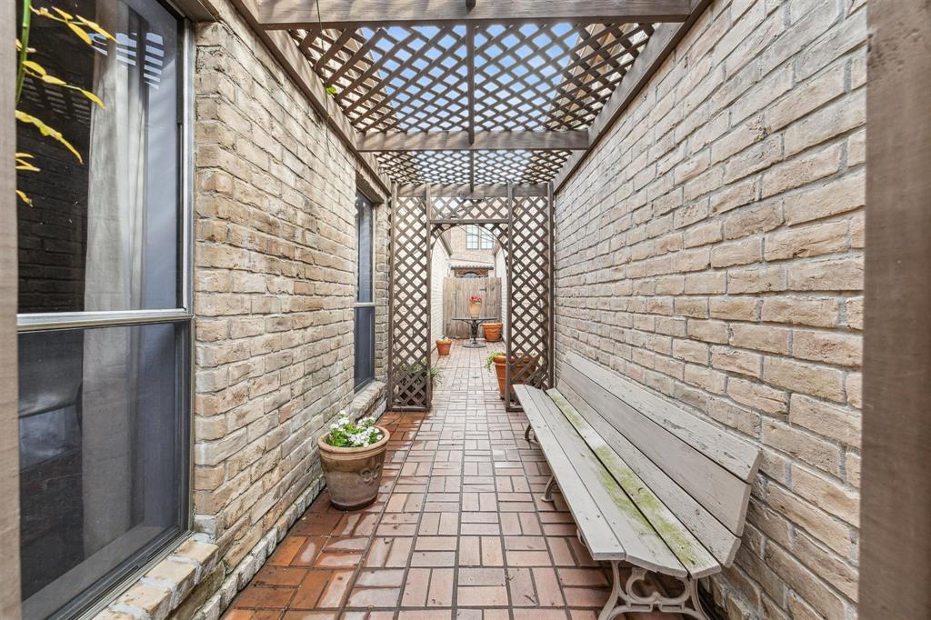 2715 Essex Terrace