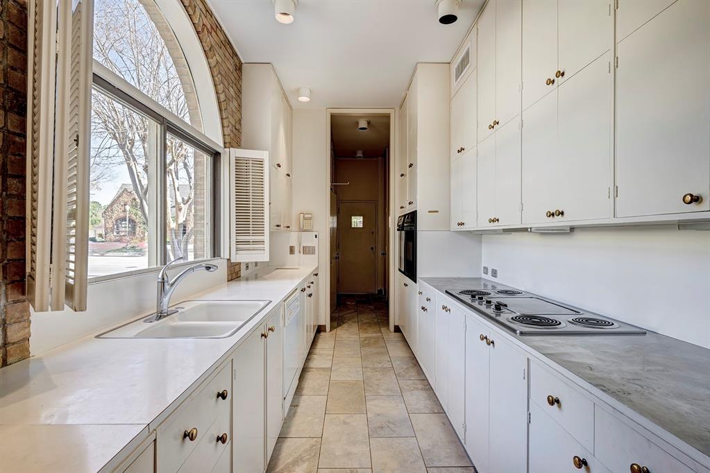 5000 Longmont Drive # 17