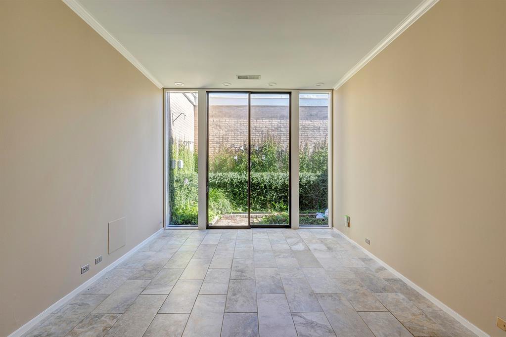 5000 Longmont Drive # 17