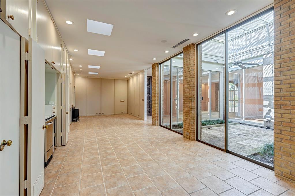 5000 Longmont Drive # 17