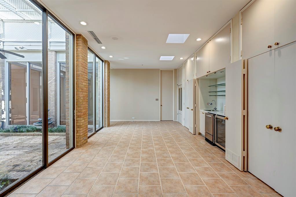 5000 Longmont Drive # 17