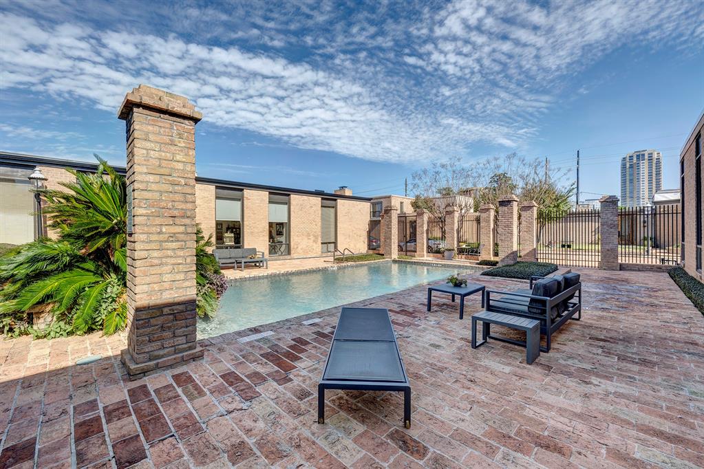 5000 Longmont Drive # 17