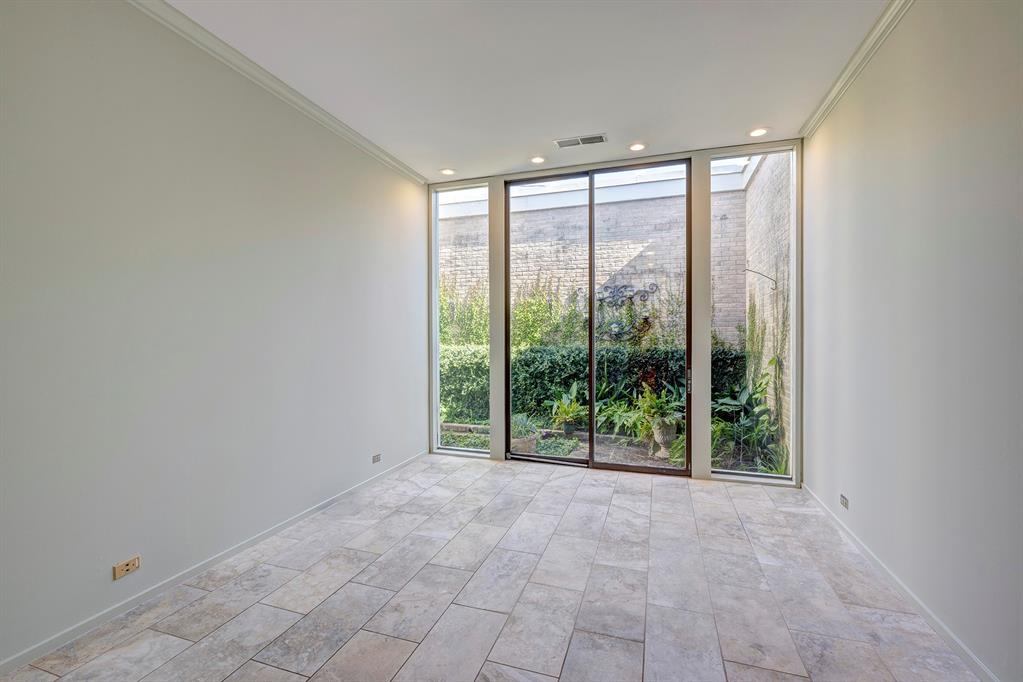 5000 Longmont Drive # 17
