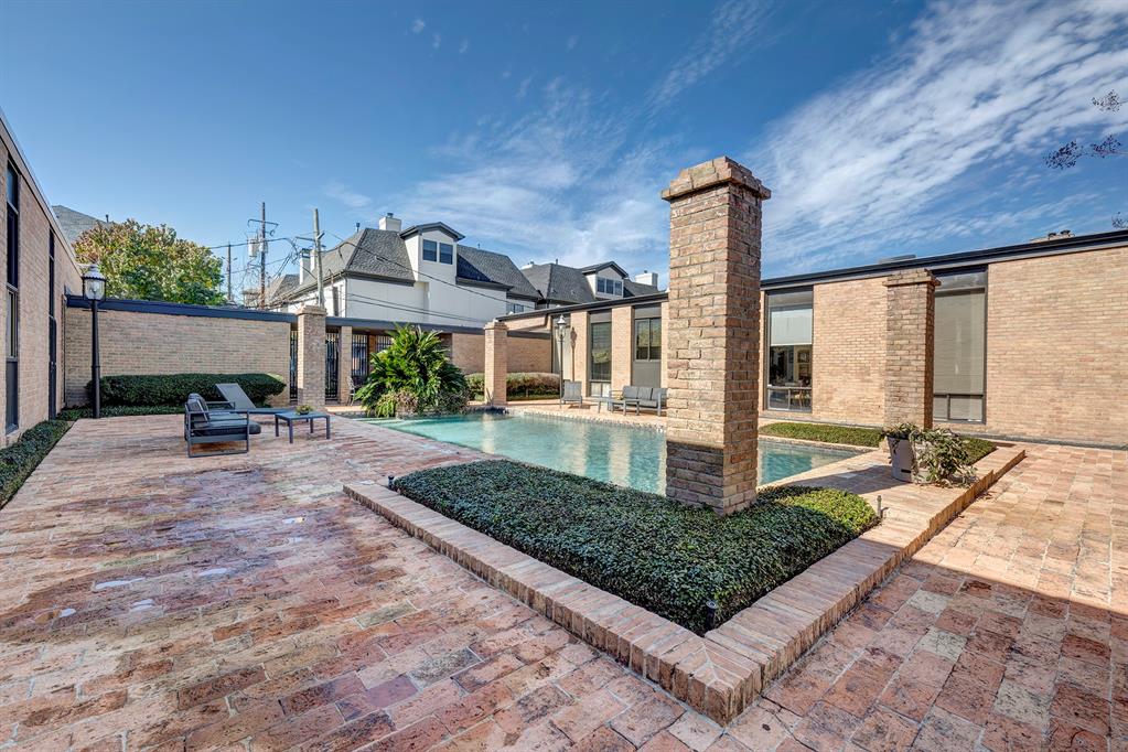 5000 Longmont Drive # 17