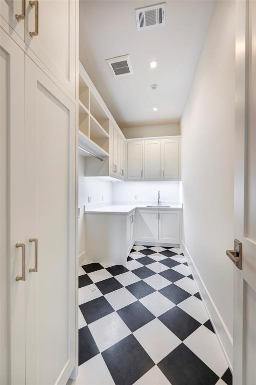 38 E Broad Oaks Drive # B