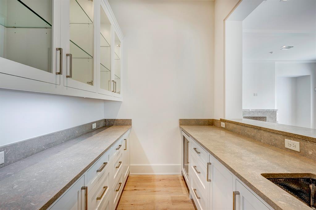 38 E Broad Oaks Drive # B