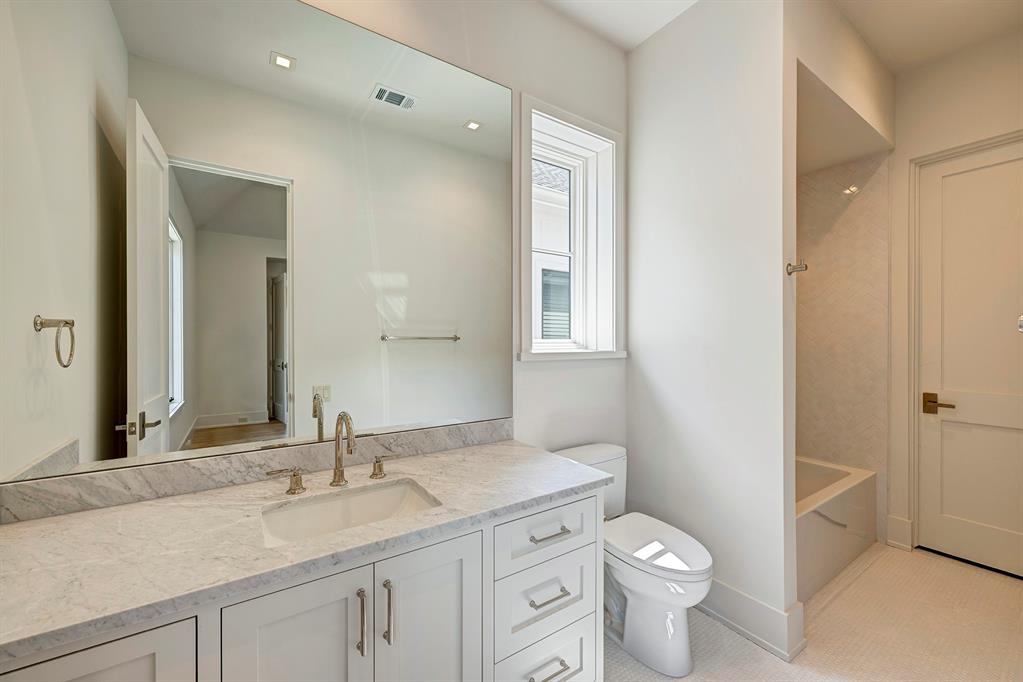 38 E Broad Oaks Drive # B