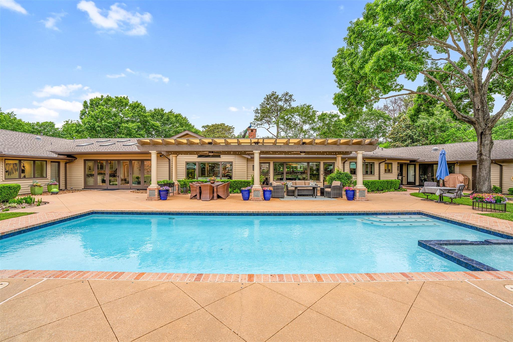 12 E Rivercrest Drive