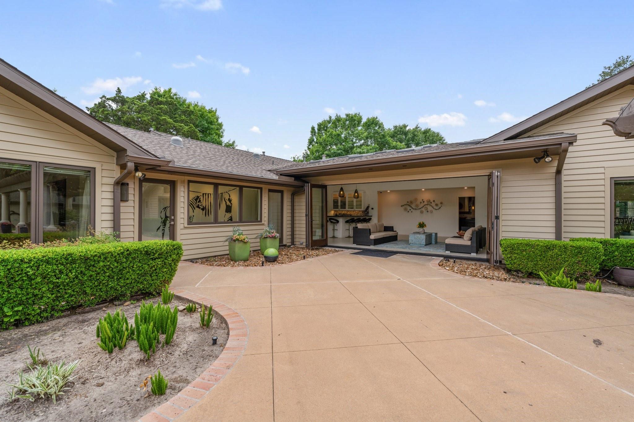 12 E Rivercrest Drive