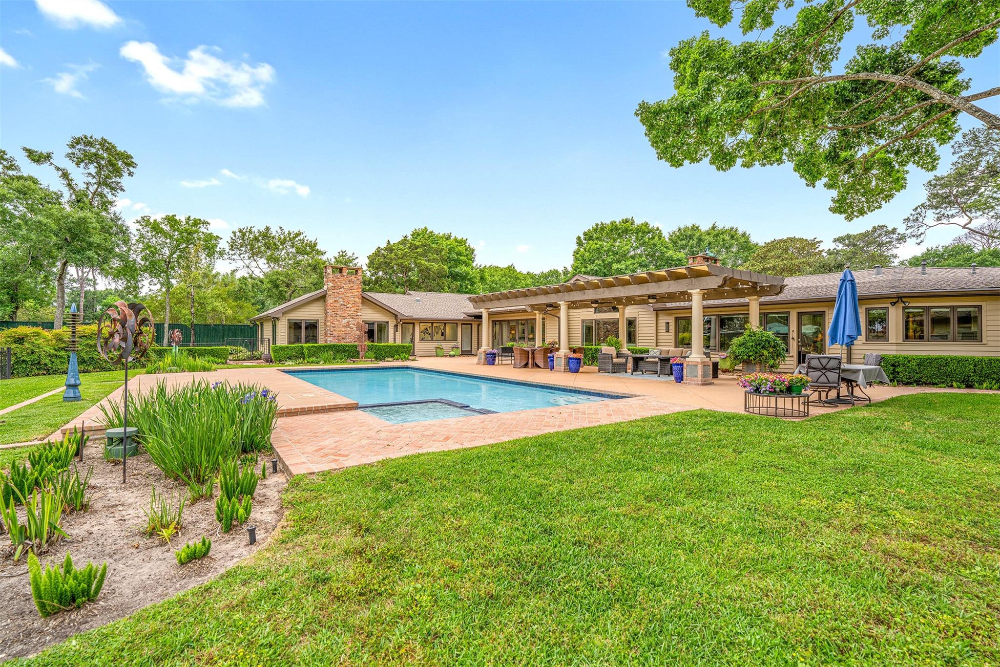 12 E Rivercrest Drive