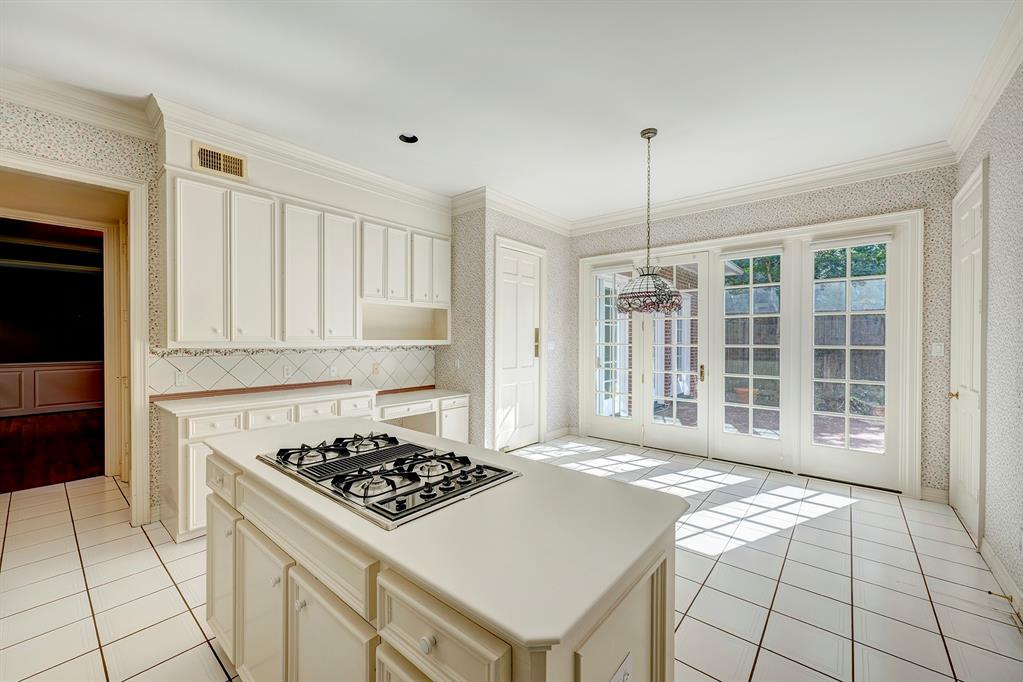 2129 Wroxton Road