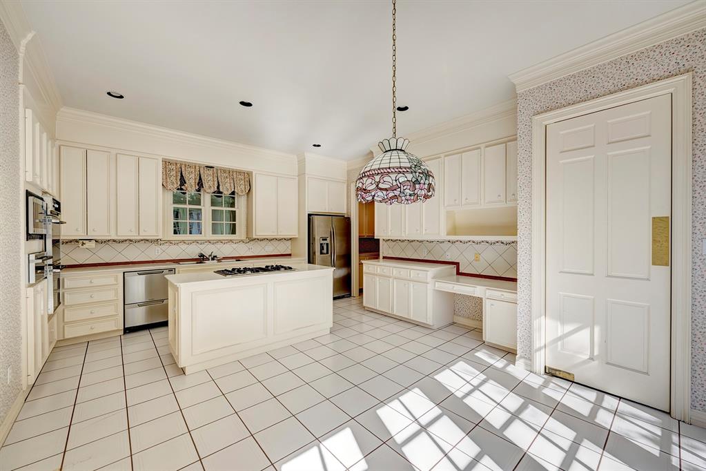 2129 Wroxton Road