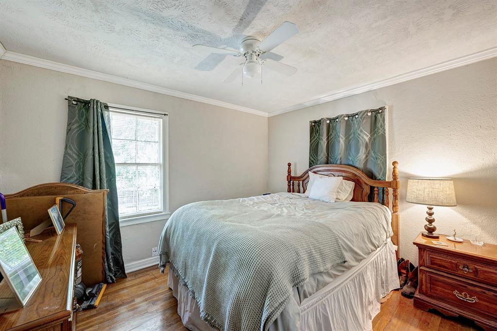 4500/4502 Larch Lane